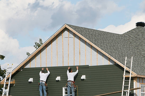 Professional Siding Contractor technician working in Mount Pleasant, TN